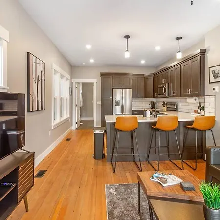 Modern Condo In The Heart Of Uptown Butte - Unit A
